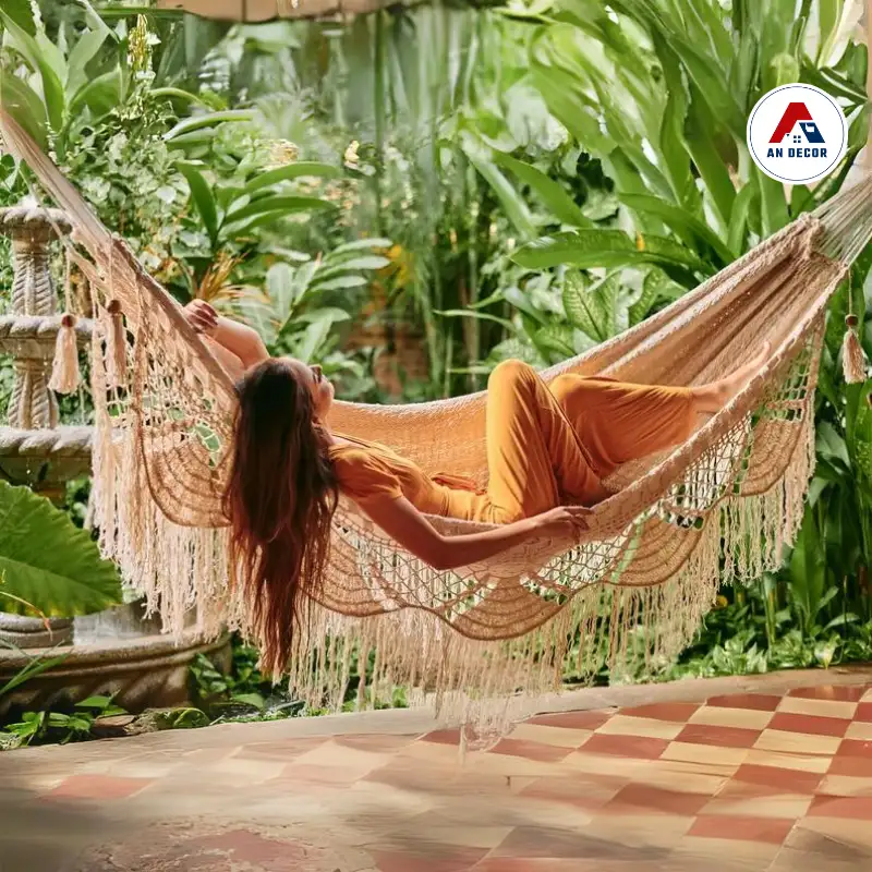 Võng macrame là một sản phẩm macrame đang được ưa chuộng rộng rãi. Võng macrame là một sản phẩm macrame đang được ưa chuộng rộng rãi.